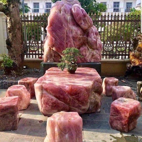 MEUBLES VAISSELLE OBJETS DE DECORATIONS