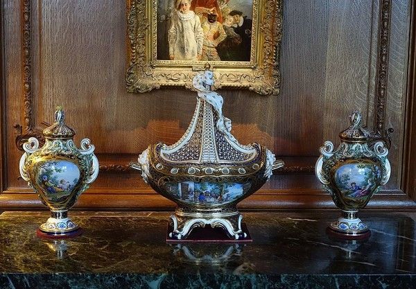 MEUBLES VAISSELLE OBJETS DE DECORATIONS