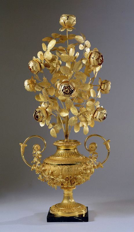 MEUBLES VAISSELLE OBJETS DE DECORATIONS